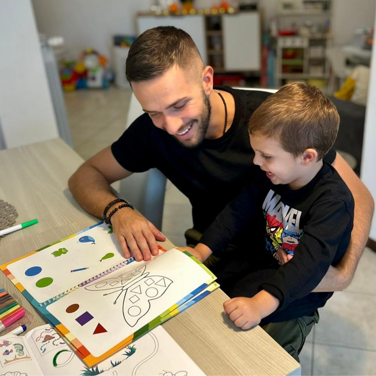 Curious Child Colours | Wipe & Write Notebook for Learning to Write (64 pages, 2–5 years)